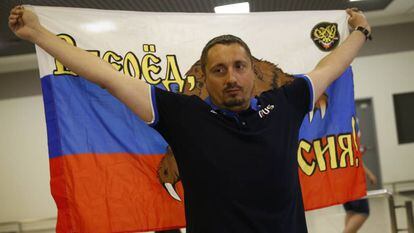 Alexander Shprygin chega ao aeroporto de Nice, em 2016, durante a Eurocopa disputada na França