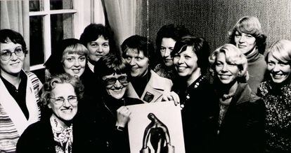Algumas das organizadoras do ‘dia de folga das mulheres’. A terceira à direita é Gerdur Steinthorsdottir.