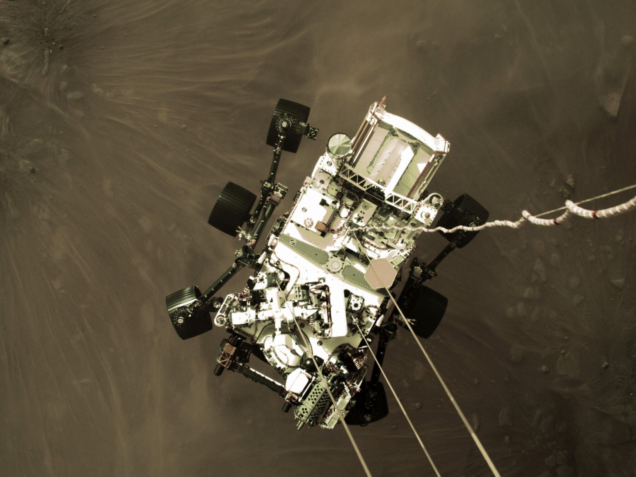 O rover Perseverance, da NASA, após pousar na cratera de Jezero, em Marte, em 18 de fevereiro de 2021. 