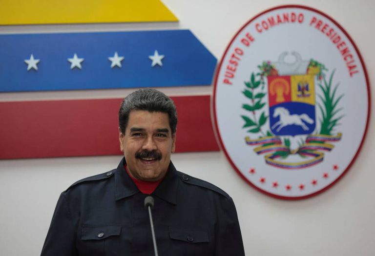 Nicolás Maduro no Palácio de Miraflores, neste domingo.