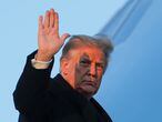 U.S. President Donald Trump waves as he boards Air Force One at Joint Base Andrews in Maryland, U.S., December 23, 2020. REUTERS/Tom Brenner