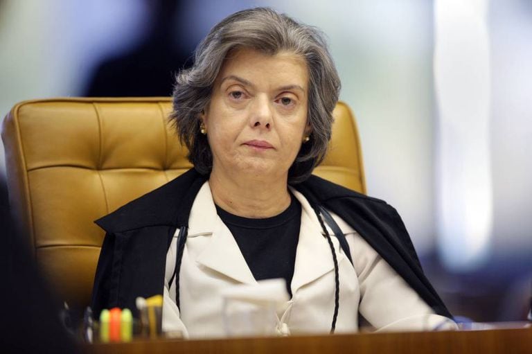 Ministra durante seção do STF