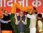 El primer ministro indio, Narendra Modi (en el centro), celebra su victoria en las elecciones generales junto al presidente del partido, Amit Shah (a la izquierda), y al ministro indio del Interior, Rajnath Singh (a la derecha), este jueves en Nueva Delhi, India.