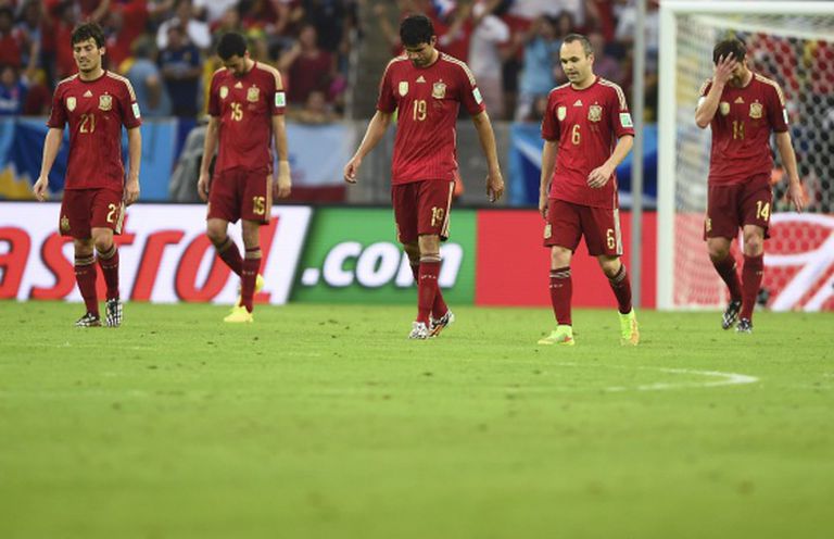Silva, Busquets, Costa, Iniesta e Alonso, depois de sofrerem um gol.