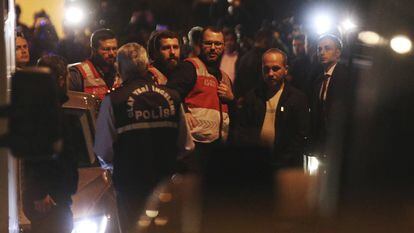 A polícia turca entra no consulado saudita em Istambul