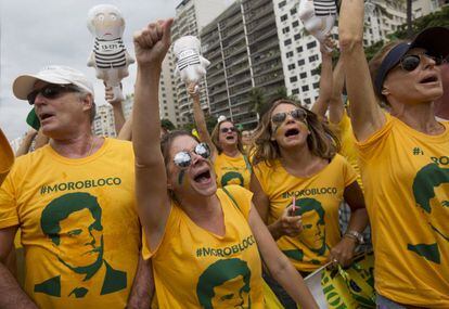 Manifestantes com camisetas do juiz Sérgio Moro, no Rio de Janeiro