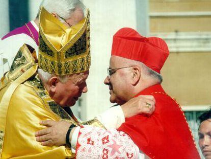 O Papal João Paulo II nomeando o português José Savaiva Martins cardeal, em 2011.