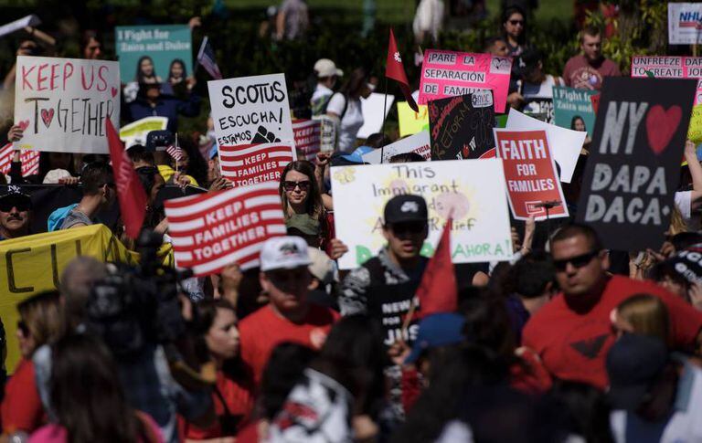 Concentração na Suprema Corte em favor da reforma de Obama.