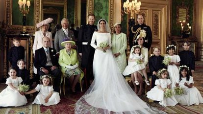 Foto oficial da família real britânica, depois do casamento de Harry e Meghan Markle.