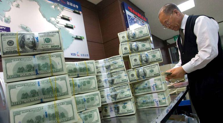 Dólar registrou uma queda de 11% frente ao real no mês de junho.