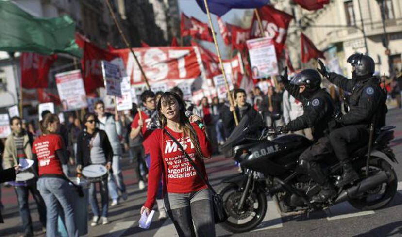 Os sindicatos de oposição na Argentina desafiam Kirchner com uma greve