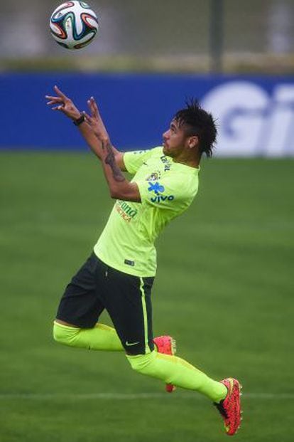 Neymar, durante treinamento na Granja Comary.