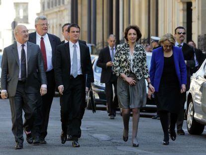 Valls com os membros de seu gabinete.