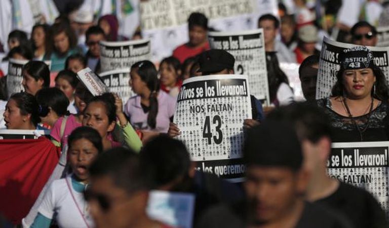 Manifestação na Cidade do México pelo assassinato dos 43 estudantes.