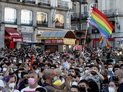 Manifestação na segunda-feira na Puerta del Sol, em Madri, contra a brutal agressão sofrida por Samuel Luiz, jovem gay, de 24 anos, que foi espancado até a morte.