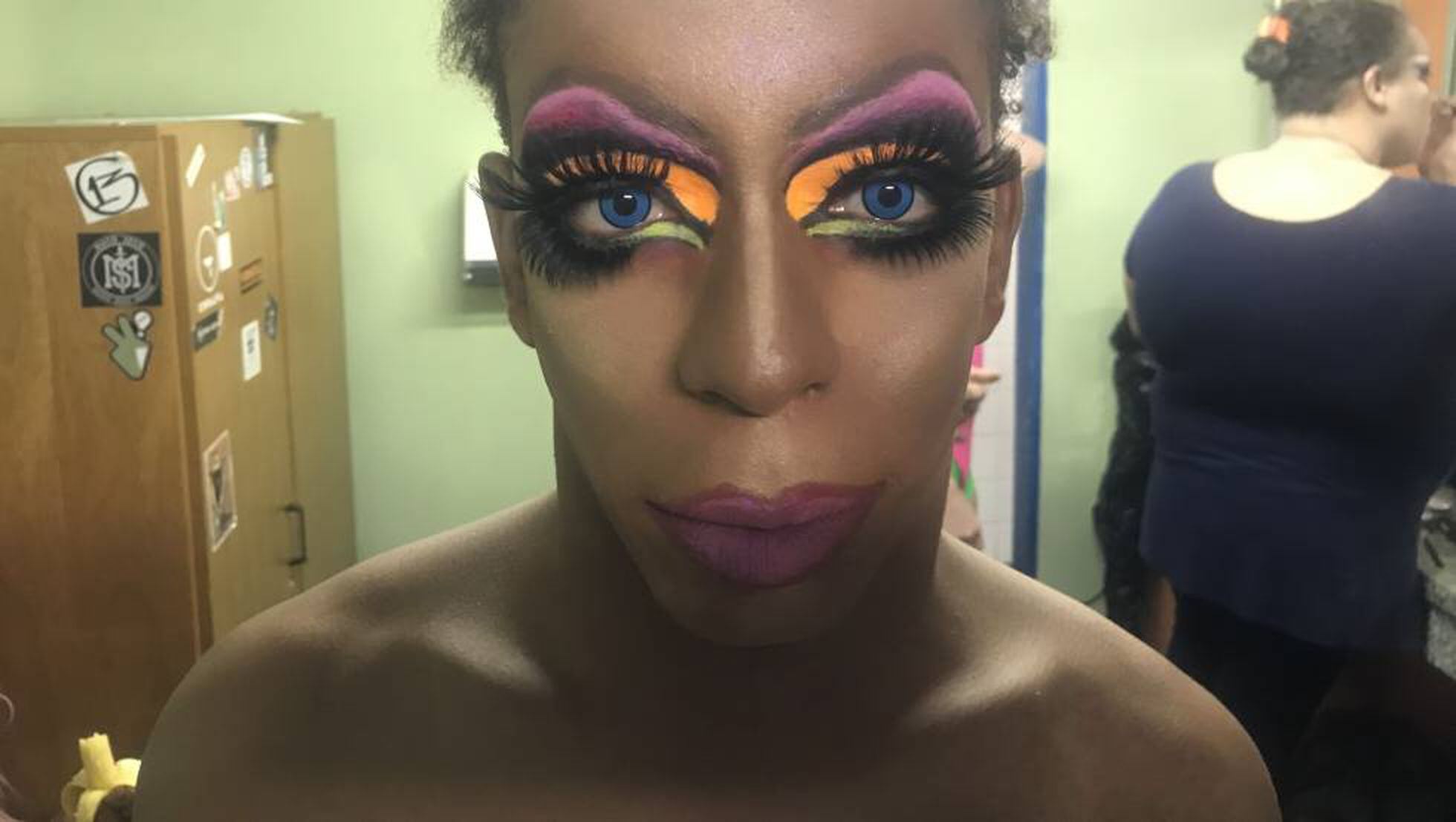 Transexuais Alegres Com Maquiagem Festa Noturna Brilhante Dança