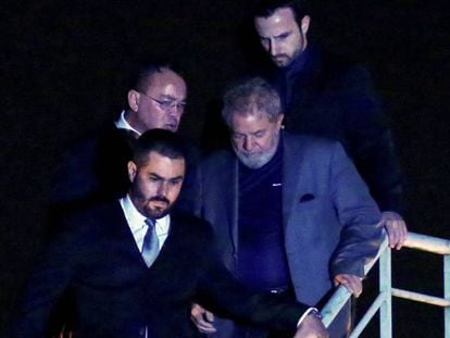 Lula chega à sede da PF em Curitiba
