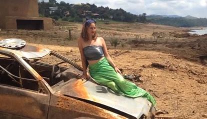 Frame do videoclipe da marchinha "Sereia da Cantareira".