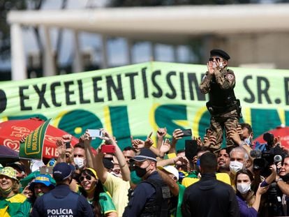 Apoiadores do presidente Jair Bolsonaro durante protesto no domingo, em Brasília.