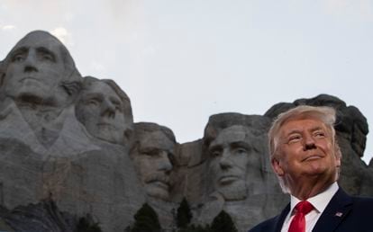 O presidente Trump, durante uma visita ao monte Rushmore.