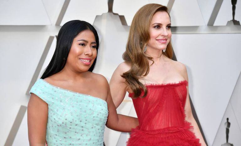 Yalitza Aparicio e Marina de Tavira, atrizes de 'Roma' chegam à cerimônia.