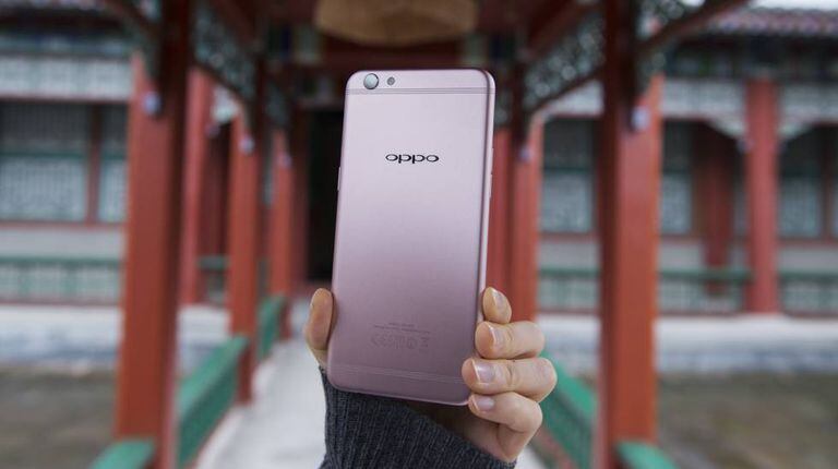 O smartphone OPPO R9s.