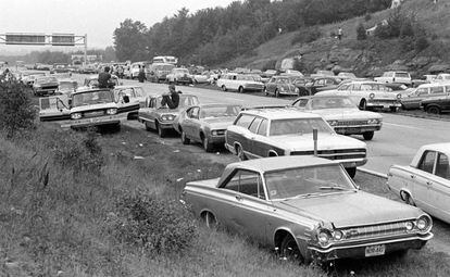 Dezenas de veículos em Woodstock.