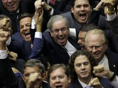 O presidente da Cámara de Diputados de Brasil, Eduardo Cunha, celebra sua eleição.