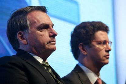 Bolsonaro e o ministro Ricardo Salles, que defendem a reestruturação do Fundo Amazônia, em um evento recente.