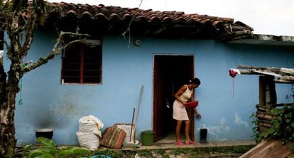 Uma mulher perto de Santander, na Colômbia.