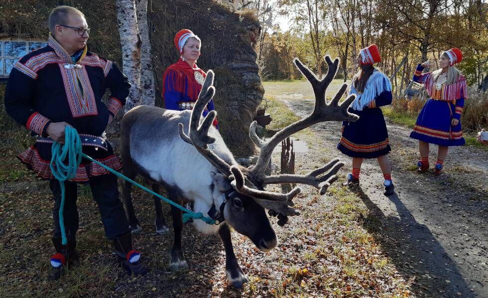 A família Oskal, dedicada ao pastoreio de renas, em Nordland (Noruega).