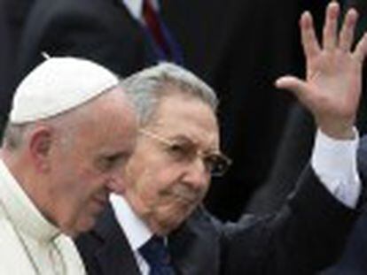  O diálogo deve impor-se sobre o sistema, morto para sempre, de dinastia e de grupos”, afirma Bergoglio ao chegar à ilha