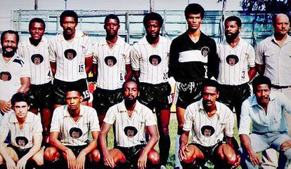 Formação do Negritude FC no primeiro Desafio ao Galo, em 1986.
