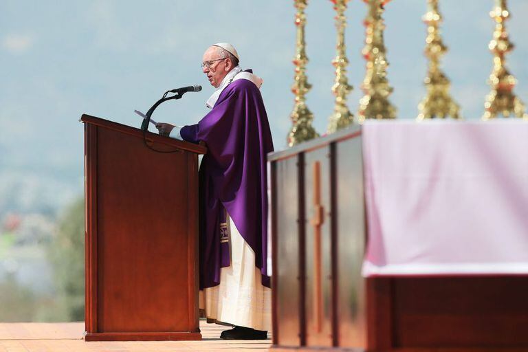 O papa Francisco reza uma missa em Ecatepec, Estado de México.