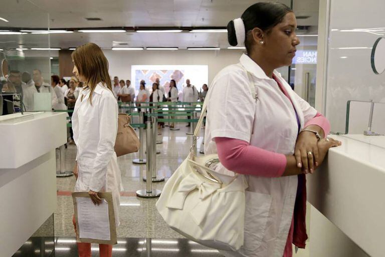 Cubanos chegam nesta terça ao Brasil para substituir colegas que partiram.