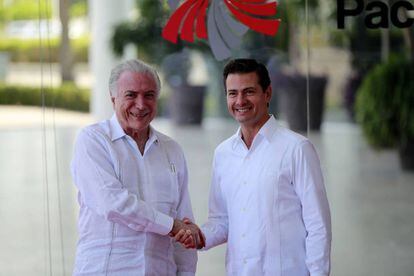 Presidente Michel temer cumprimenta Enrique Peña Nieto, seu homólogo mexicano. 