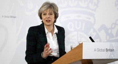 Theresa May durante uma conferência, hoje em Londres.