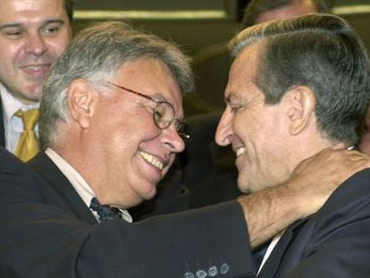Os ex-presidentes Felipe González e Adolfo Suárez em um ato oficial de 2002.