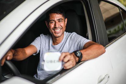 John Erick da Silva, de 34 anos, financiou o carro em 60 meses para trabalhar como motorista do Uber.