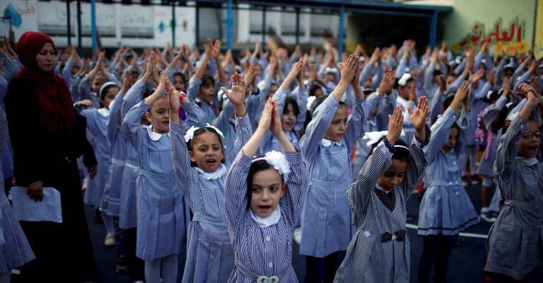 Alunas de um colégio da ONU em Gaza, no começo do calendário escolar.