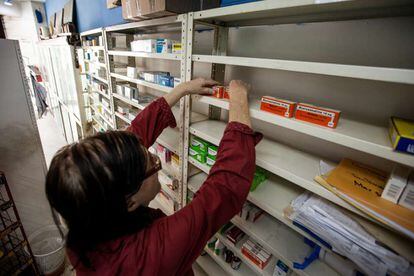 Farmácias como esta, em Caracas, sofrem com a falta de medicamentos essenciais