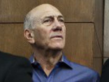 Ehud Olmert foi sentenciado por receber mais de 400.000 reais para autorizar o levantamento de casas de luxo em Jerusalém
