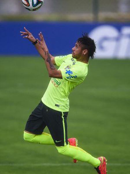Neymar, durante treinamento na Granja Comary.