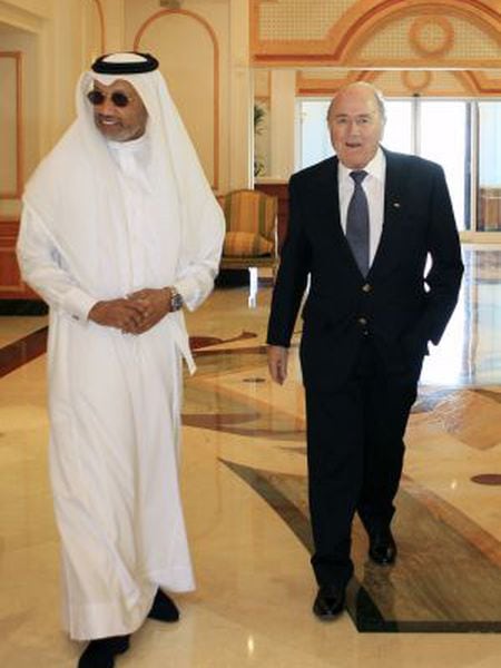 Bin Hammam e Blatter, em Doha.