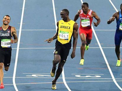 Bolt vence a De Grasse em sua série dos 200m