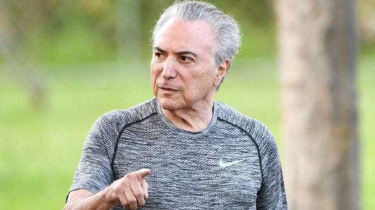 Michel Temer durante caminhada no Palácio do Jaburu, no dia 4.