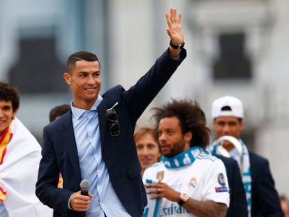 Cristiano Ronaldo celebra a 13ª Champions do Real Madridi em Cibeles.