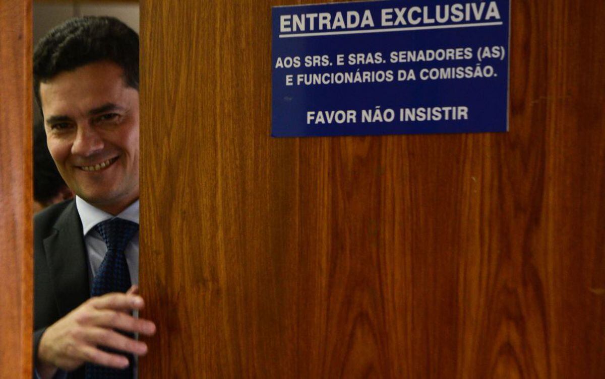 Análise jurídica da divulgação dos diálogos entre os procuradores da lava  jato e o então Juiz Federal Sérgio Moro, 