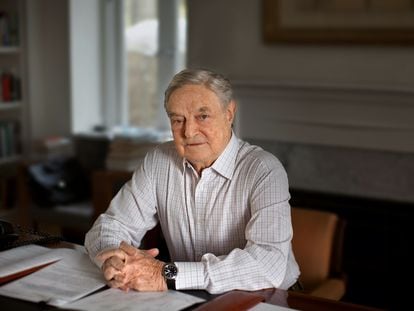 George Soros, durante a entrevista em sua residência de Southampton (Estado de Nova York).