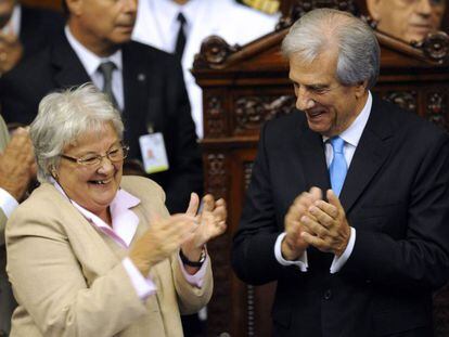 Luzia Topolansky, junto ao presidente uruguaio, Tabaré Vázquez, em uma imagem de 2015.